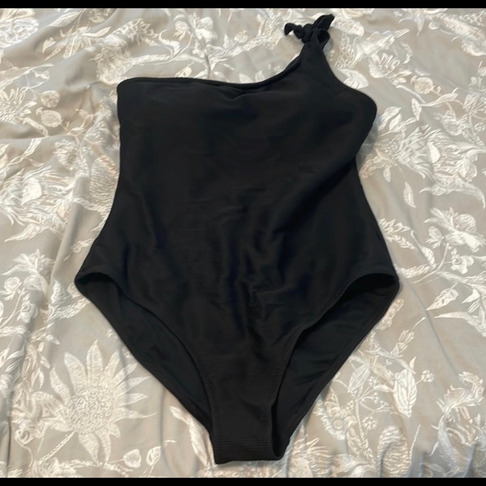 Old Navy - Ribbed One Piece Black Swimsuit - Size Large